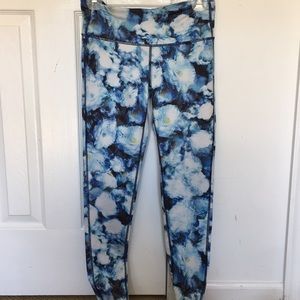 Athleta Blue floral leggings